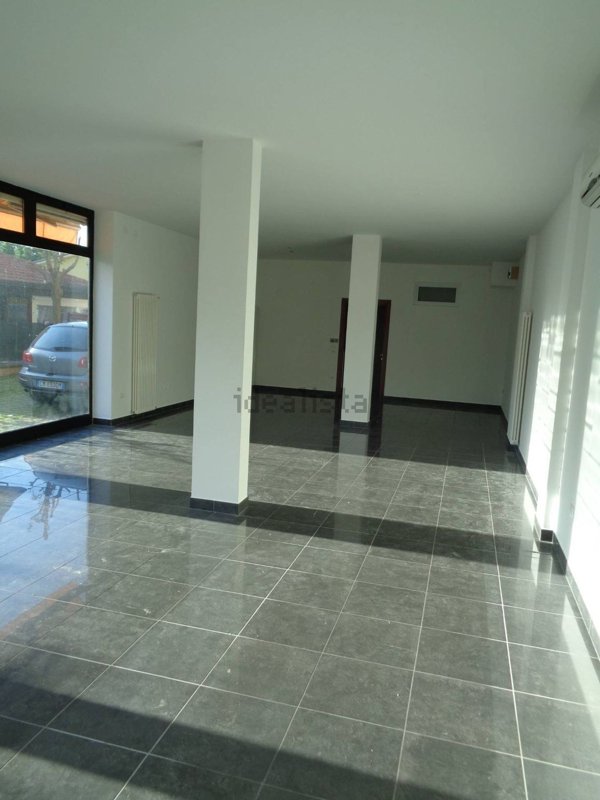 locale commerciale in affitto a Longiano in zona Budrio