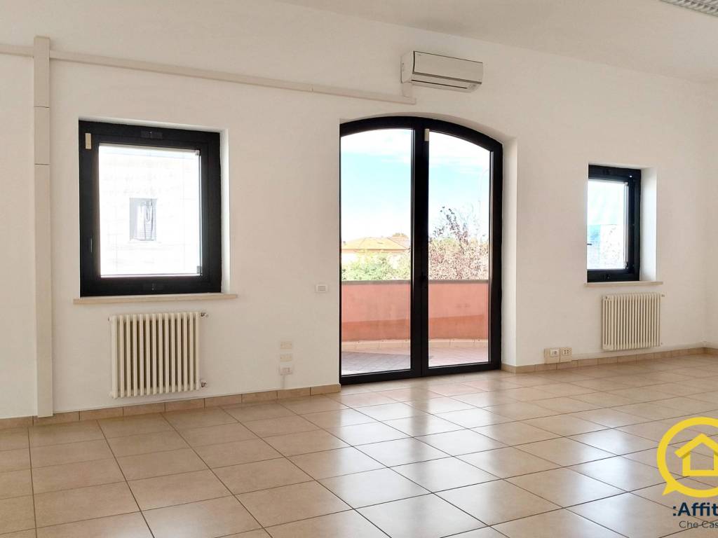 ufficio in affitto a Longiano in zona Budrio