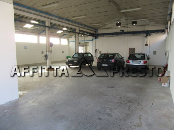 locale commerciale in affitto a Meldola