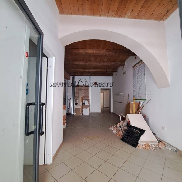 locale commerciale in affitto a Meldola