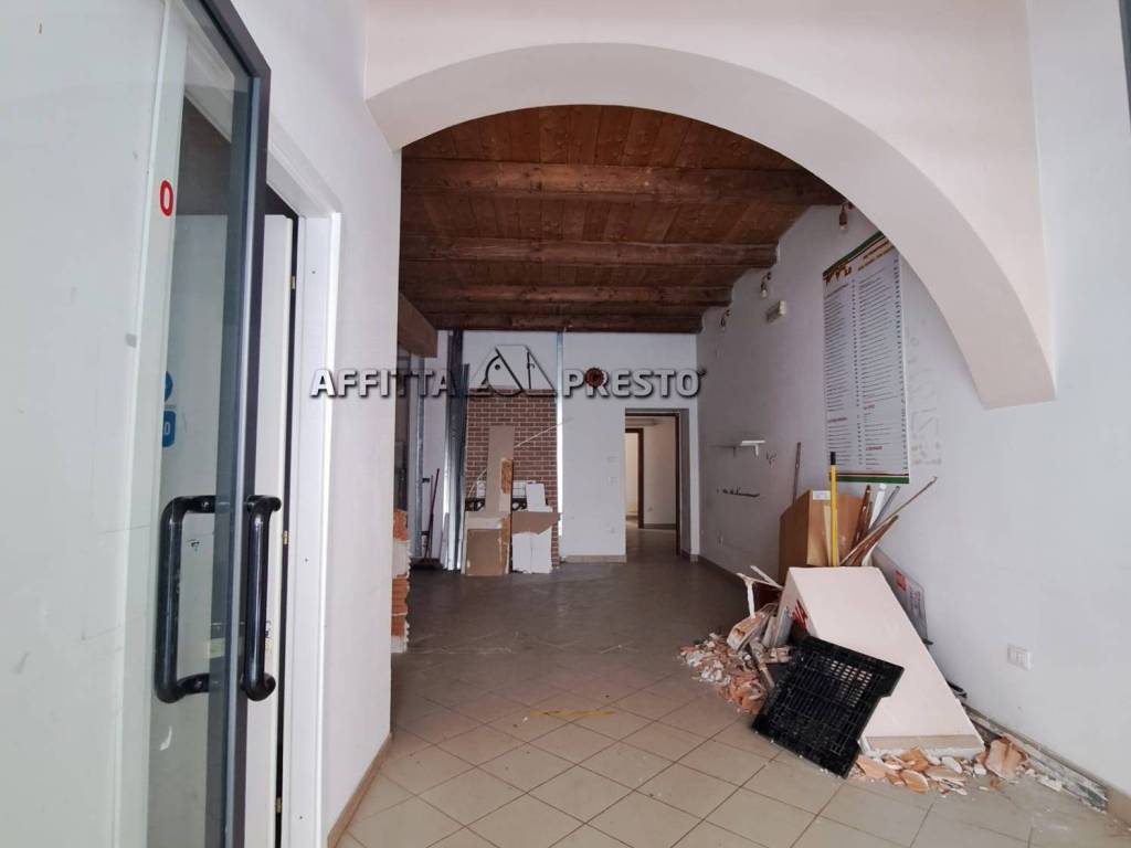 negozio in affitto a Meldola