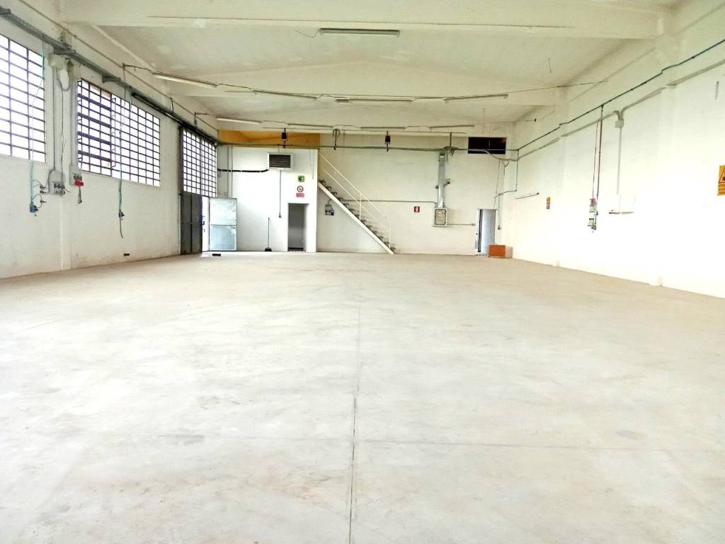 locale commerciale in affitto a San Mauro Pascoli