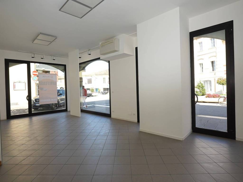 negozio in affitto a San Mauro Pascoli