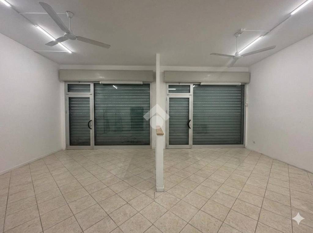 negozio in affitto a San Mauro Pascoli in zona San Mauro a Mare