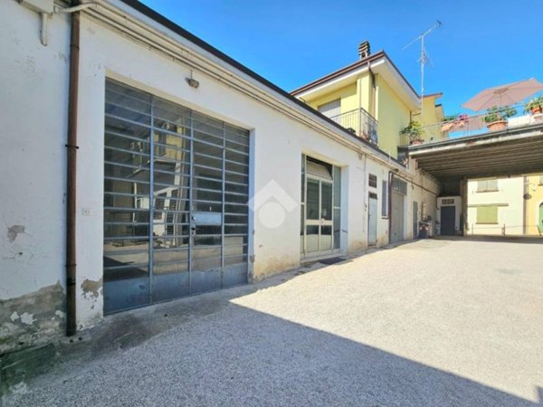 locale commerciale in affitto a Savignano sul Rubicone
