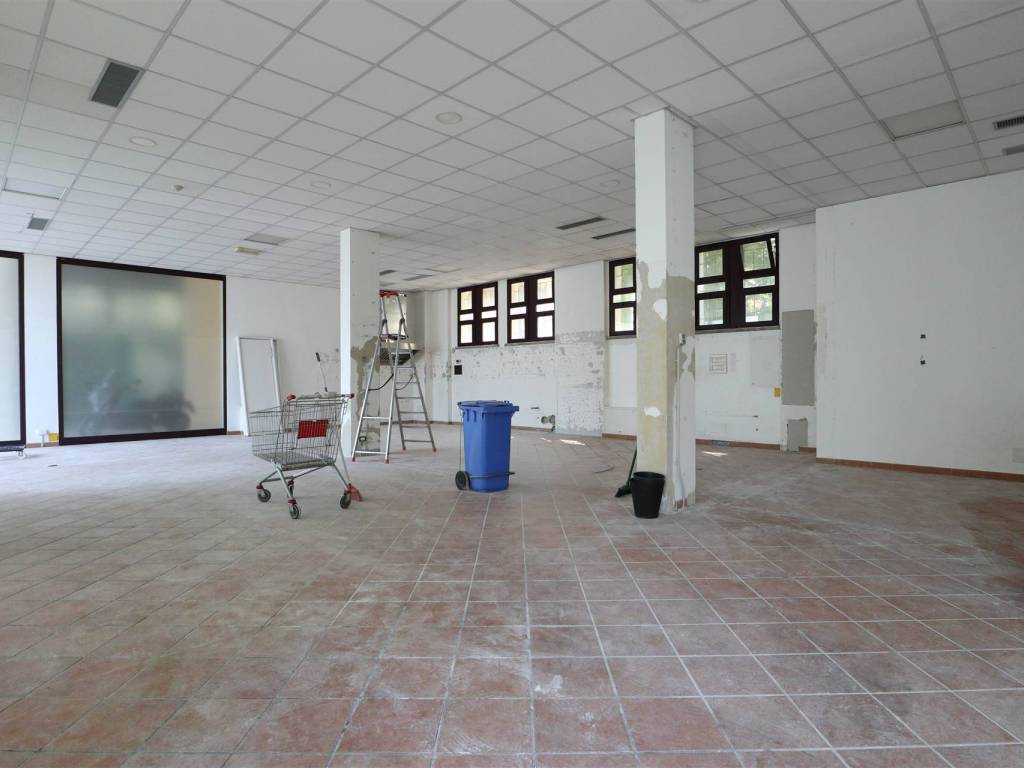 negozio in affitto a Savignano sul Rubicone