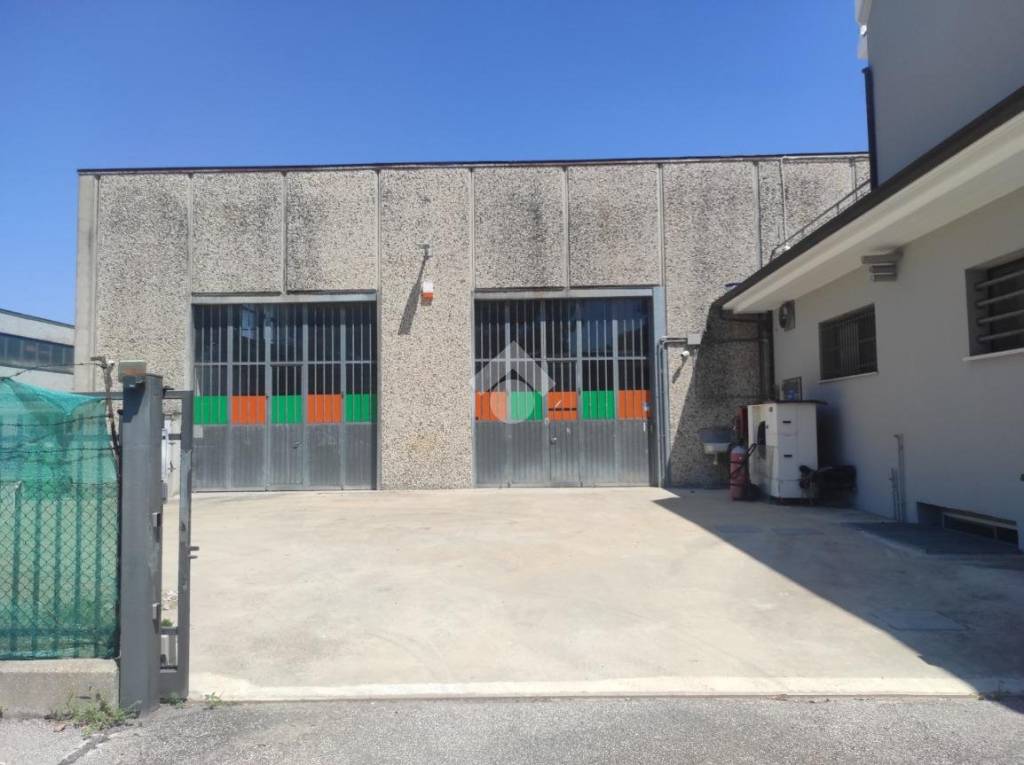locale commerciale in affitto a Savignano sul Rubicone