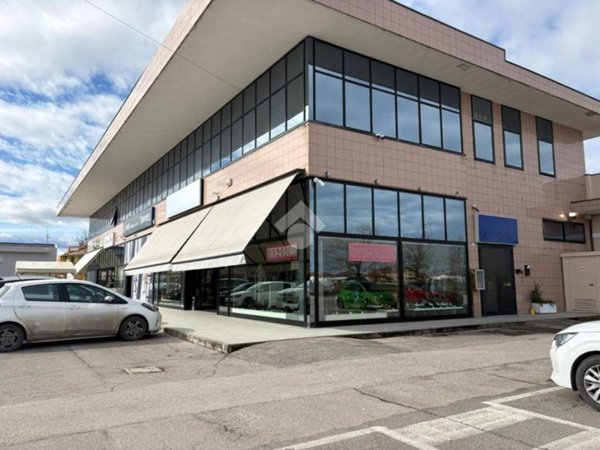 locale commerciale in affitto a Savignano sul Rubicone