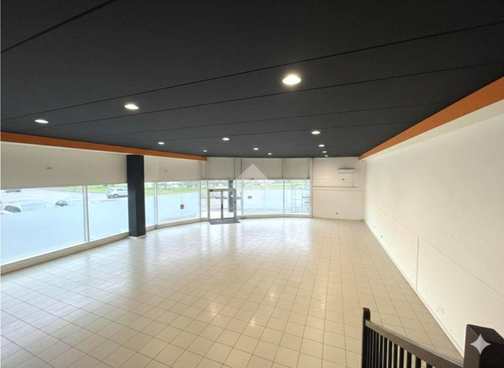 locale commerciale in affitto a Savignano sul Rubicone