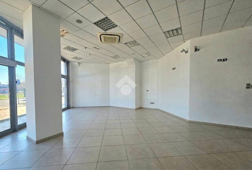 negozio in affitto a Savignano sul Rubicone