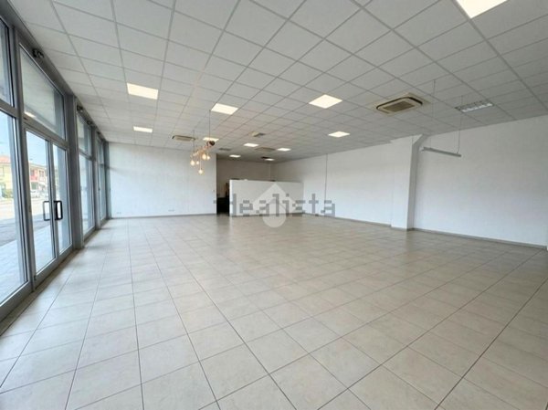 locale commerciale in affitto a Savignano sul Rubicone