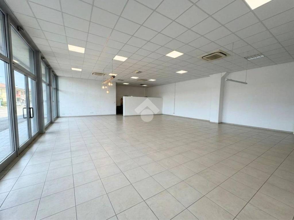 locale commerciale in affitto a Savignano sul Rubicone