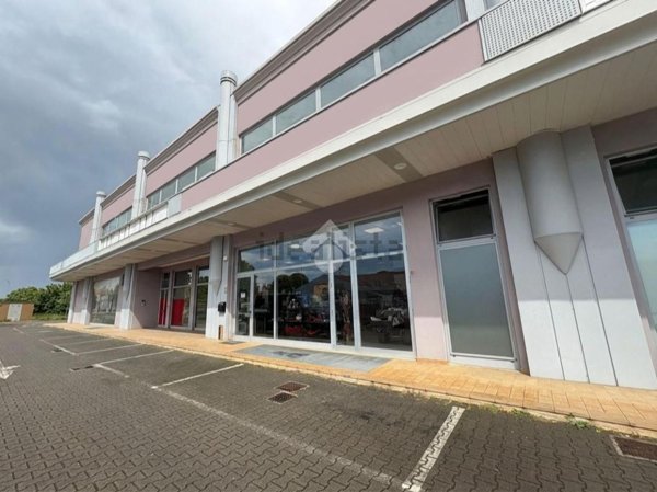 locale commerciale in affitto a Savignano sul Rubicone