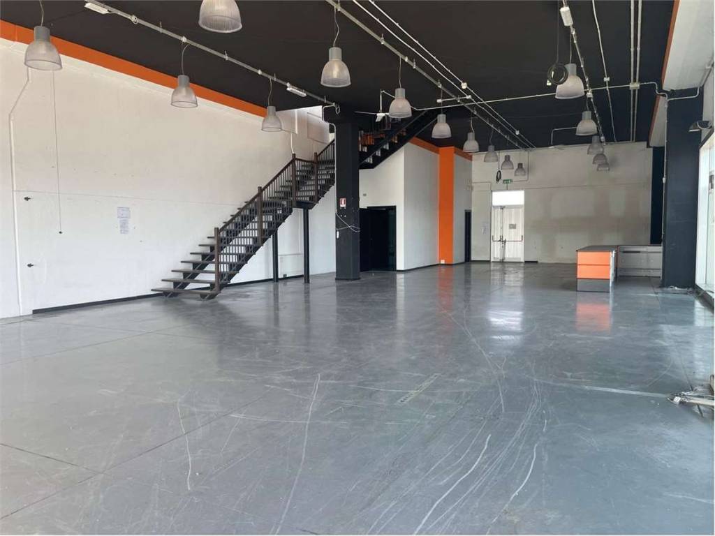 locale commerciale in affitto a Savignano sul Rubicone