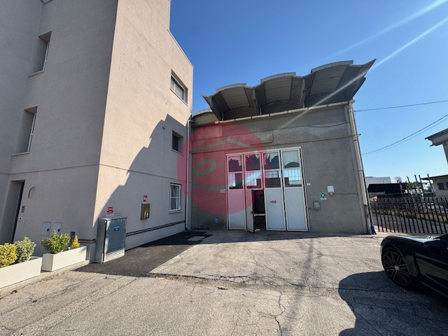 locale commerciale in affitto a Savignano sul Rubicone