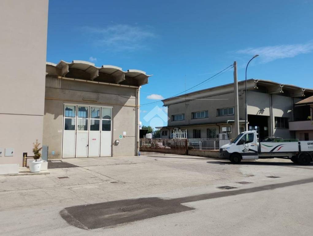 locale commerciale in affitto a Savignano sul Rubicone
