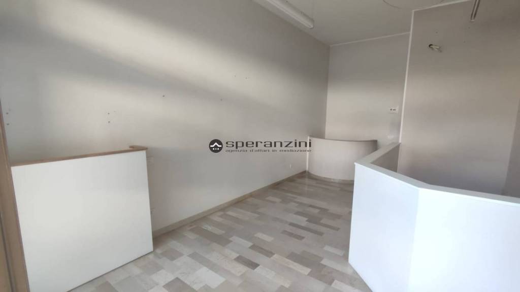 negozio in affitto a Fano