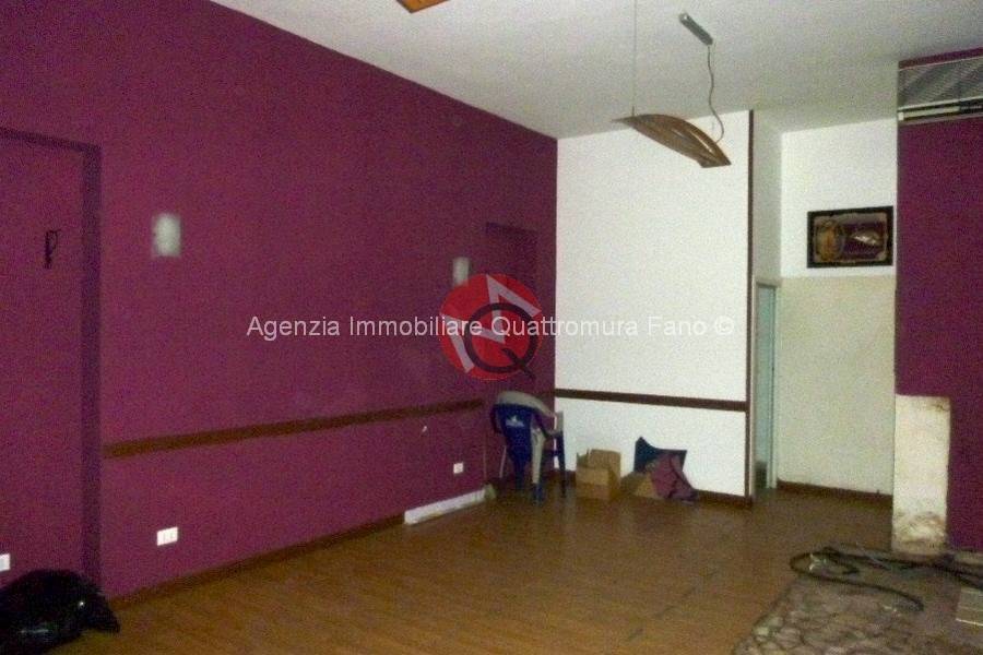 negozio in affitto a Fano