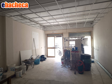 locale commerciale in affitto a Fano