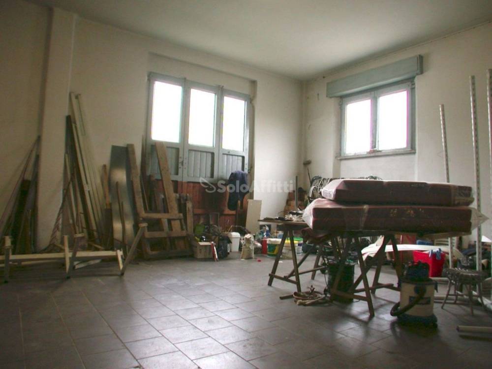 locale commerciale in affitto a Fano