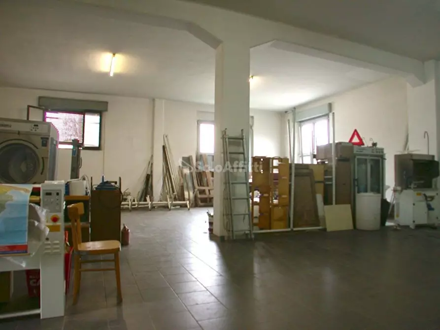 locale commerciale in affitto a Fano