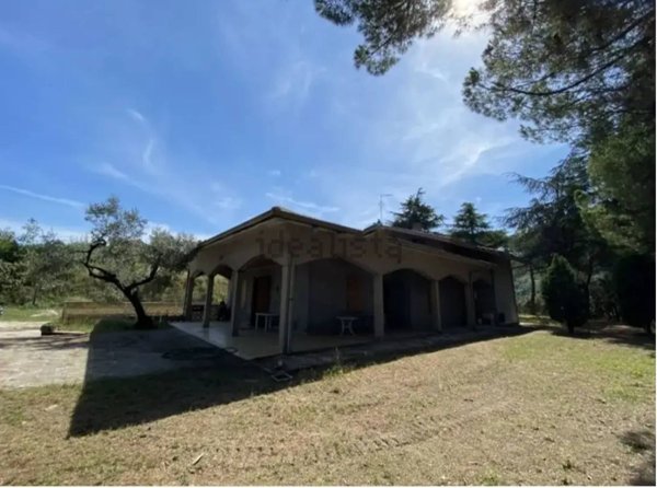 casale in vendita a Fano in zona Roncosambaccio