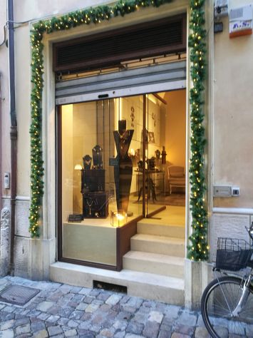 locale commerciale in affitto a Fano