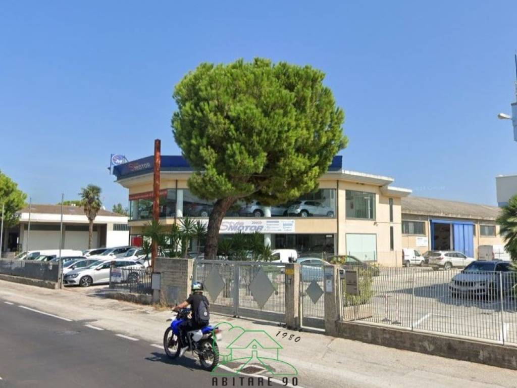 locale commerciale in affitto a Fano in zona Torrette