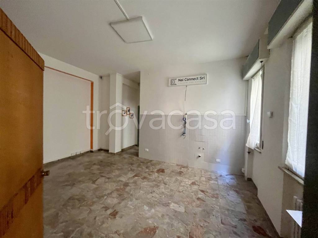 negozio in affitto a Fano