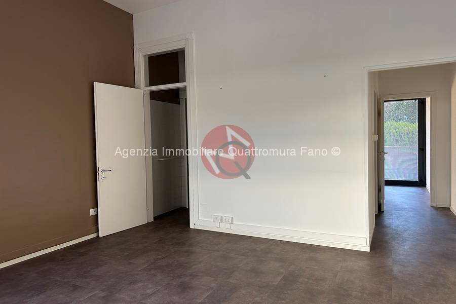 negozio in affitto a Fano