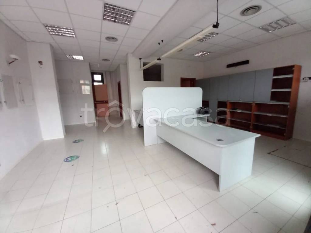 negozio in affitto a Fano in zona Cuccurano