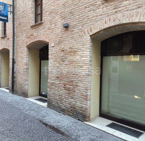 negozio in affitto a Fano
