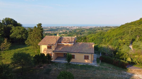 casa indipendente in affitto a Fano