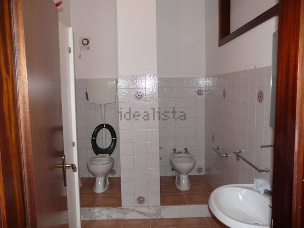 ufficio in affitto a Fano in zona Rosciano