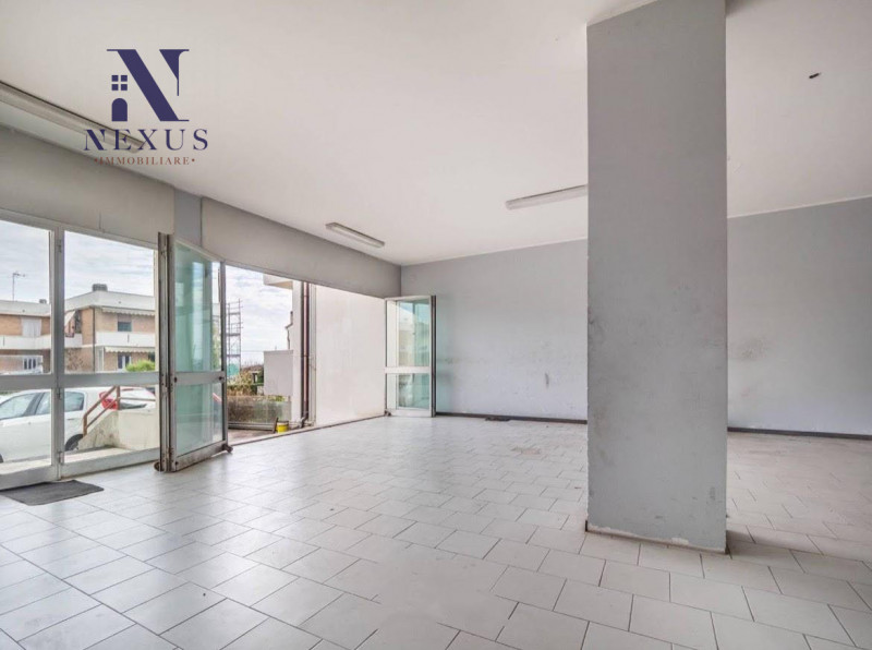 negozio in affitto a Fano