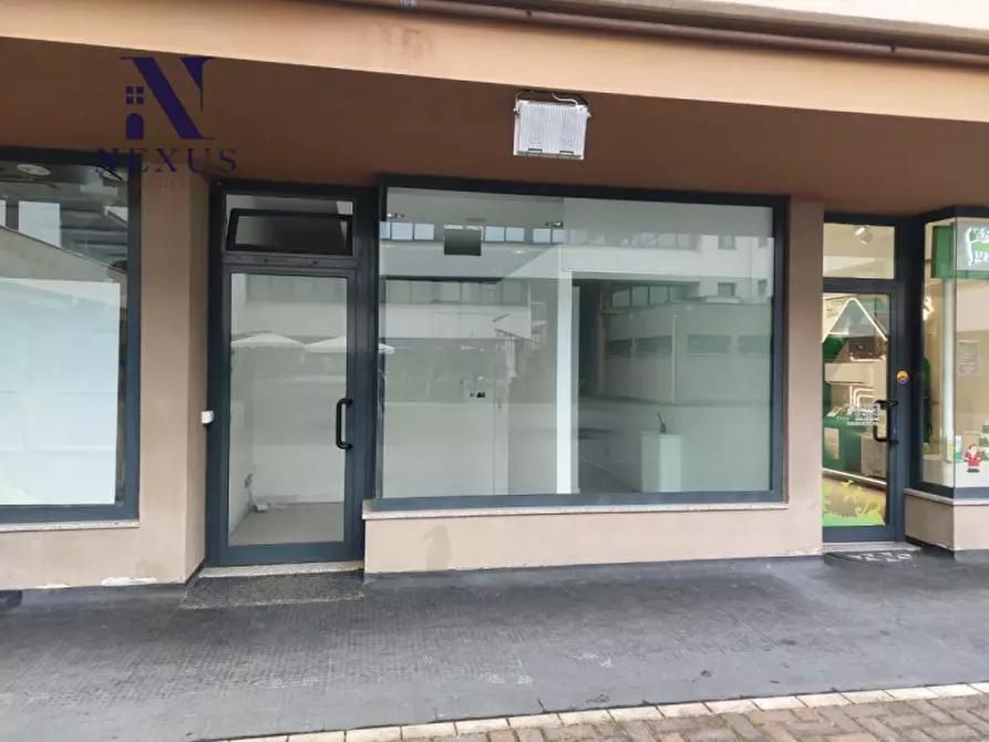 negozio in affitto a Fano
