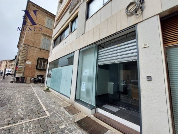 negozio in affitto a Fano