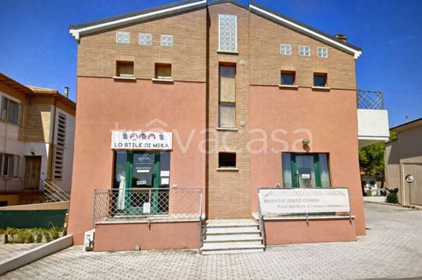 negozio in affitto a Fano in zona Centinarola