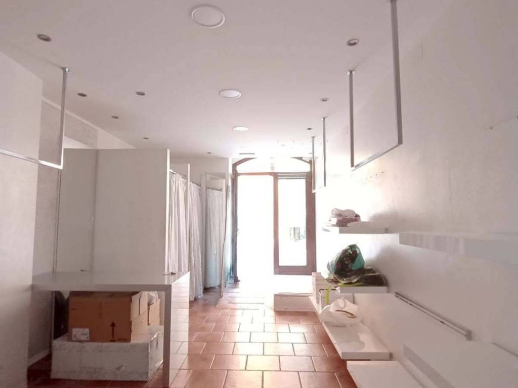 negozio in affitto a Fano