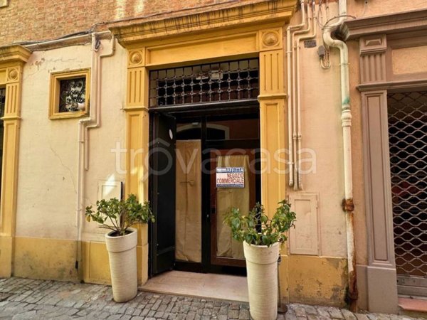 negozio in affitto a Fano