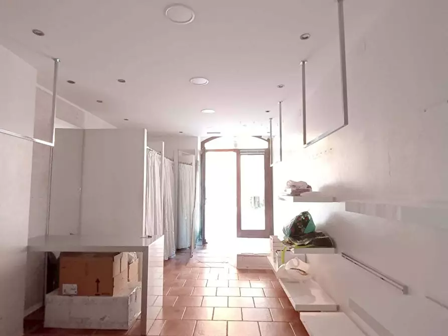 locale commerciale in affitto a Fano