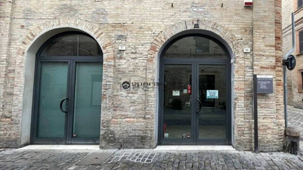 negozio in affitto a Fano