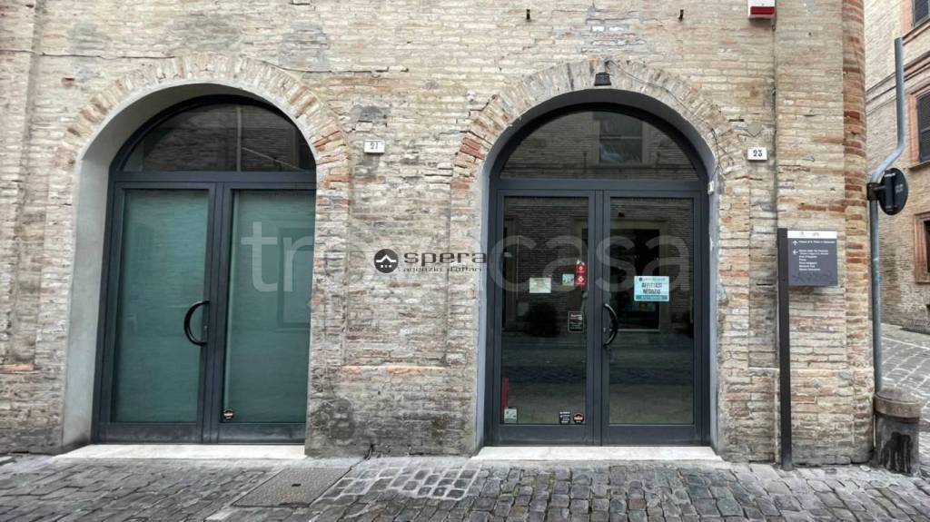 negozio in affitto a Fano