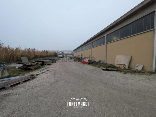 capannone in affitto a Fano in zona Bellocchi