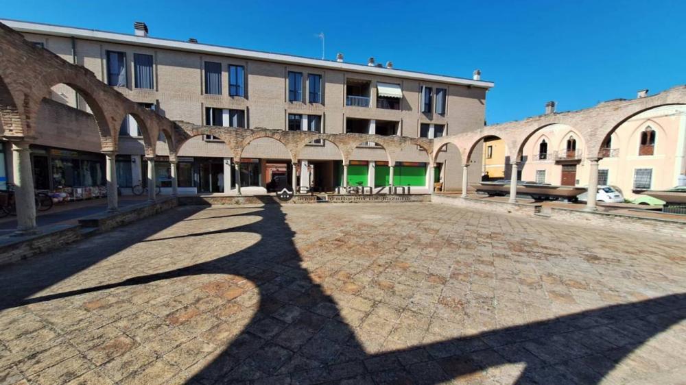 negozio in affitto a Fano