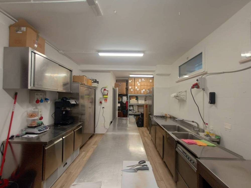 locale commerciale in affitto a Fano