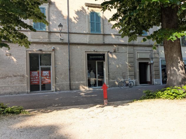 negozio in affitto a Fano