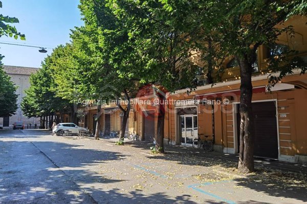 negozio in affitto a Fano