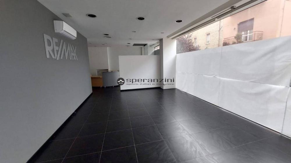 negozio in affitto a Fano