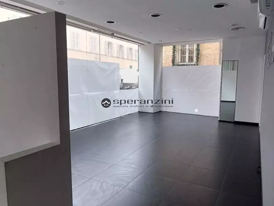 locale commerciale in affitto a Fano